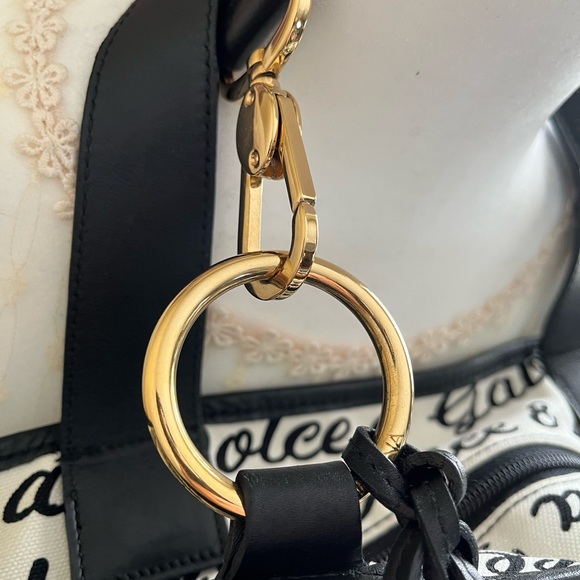 MARCH SPECIAL 🥂🎉🎊 Gently used Authentic Dolce & Gabanna purse - Picture 3 of 16